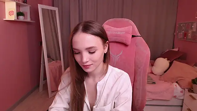 Adria Arjona online show from 02-06-26, 07:34