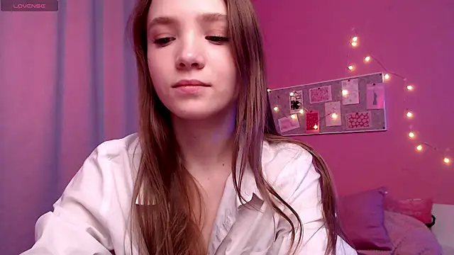 Adria Arjona online show from 03-17-26, 07:33