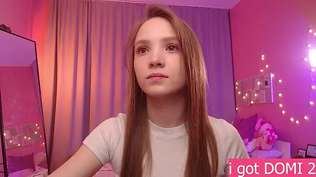 Snapshot of Adria_Arjona chatting on 05-20-26, 07:36 Adria Arjona online show from 05-20-26, 07:36