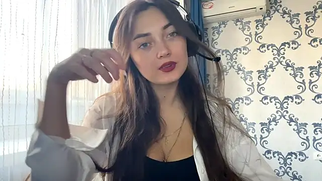 Snapshot of TwotyBright chatting on 11-08-25, 08:03 TwotyBright online show from 11-08-25, 08:03