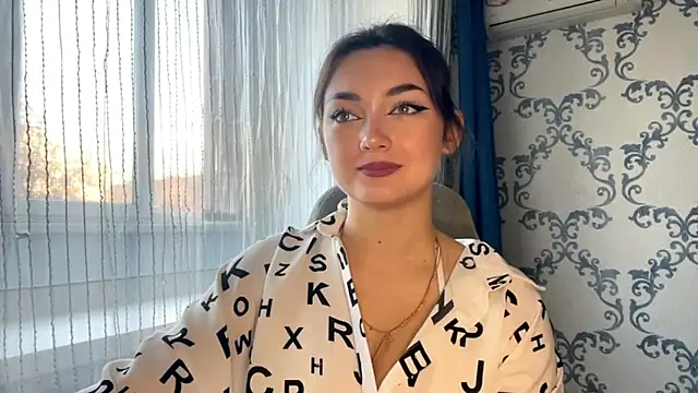 Snapshot of TwotyBright chatting on 11-18-25, 08:08 TwotyBright online show from 11-18-25, 08:08