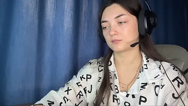 Snapshot of TwotyBright chatting on 12-15-25, 06:06 TwotyBright online show from 12-15-25, 06:06