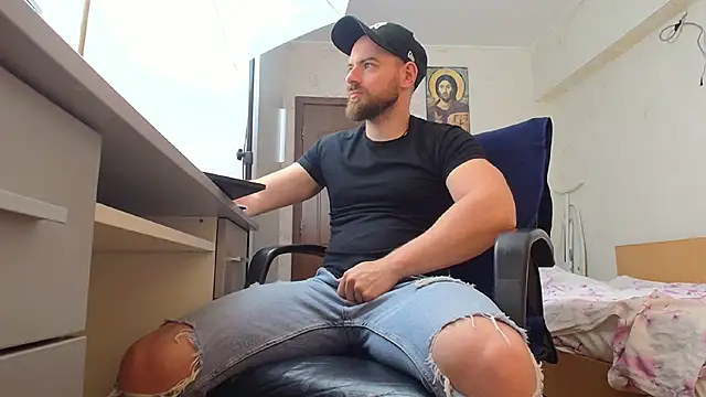 Snapshot of Ryanstone_ chatting on 05-18-26, 05:02 Ryanstone online show from 05-18-26, 05:02