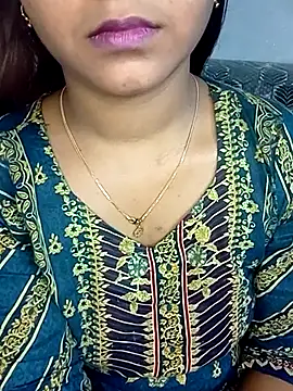 Snapshot of Neha533 chatting on 02-06-26, 08:23 Neha533 online show from 02-06-26, 08:23