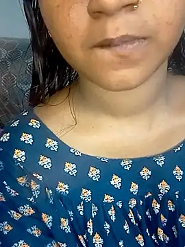 Snapshot of Neha533 chatting on 03-08-26, 06:23 Neha533 online show from 03-08-26, 06:23