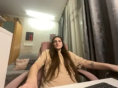 Snapshot of HelgaMun chatting on 11-17-25, 12:33 HelgaMun online show from 11-17-25, 12:33