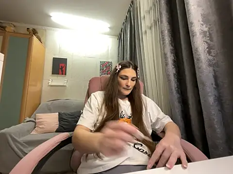 Snapshot of HelgaMun chatting on 11-22-25, 11:53 HelgaMun online show from 11-22-25, 11:53