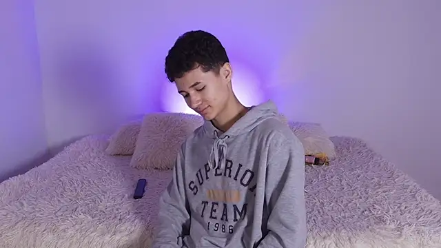 Snapshot of Eiden_Blake chatting on 11-22-25, 10:25 Eiden Blake online show from 11-22-25, 10:25