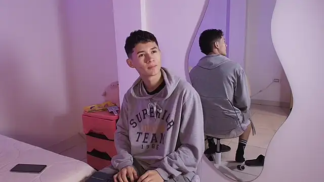 Snapshot of Eiden_Blake chatting on 11-28-25, 09:56 Eiden Blake online show from 11-28-25, 09:56