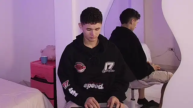 Snapshot of Eiden_Blake chatting on 11-30-25, 11:42 Eiden Blake online show from 11-30-25, 11:42