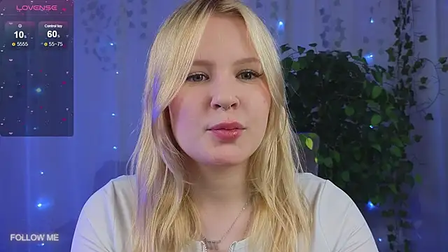 Snapshot of Mila_wxw chatting on 11-15-25, 08:22 Mila wxw online show from 11-15-25, 08:22