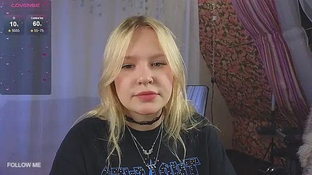 Snapshot of Mila_wxw chatting on 12-19-25, 01:40 Mila wxw online show from 12-19-25, 01:40