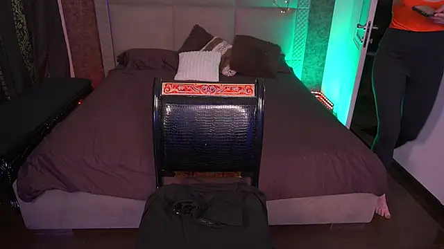 AmiraGoldd online show from 05-10-26, 10:04