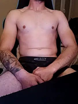 Snapshot of alberto_g93 chatting on 12-14-25, 02:28 alberto g93 online show from 12-14-25, 02:28