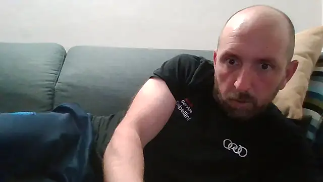 Snapshot of luca_beech88 chatting on 04-19-26, 06:32 luca beech88 online show from 04-19-26, 06:32