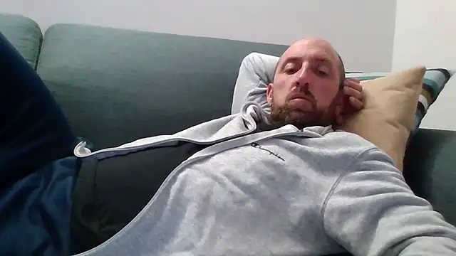 Snapshot of luca_beech88 chatting on 04-27-26, 06:39 luca beech88 online show from 04-27-26, 06:39