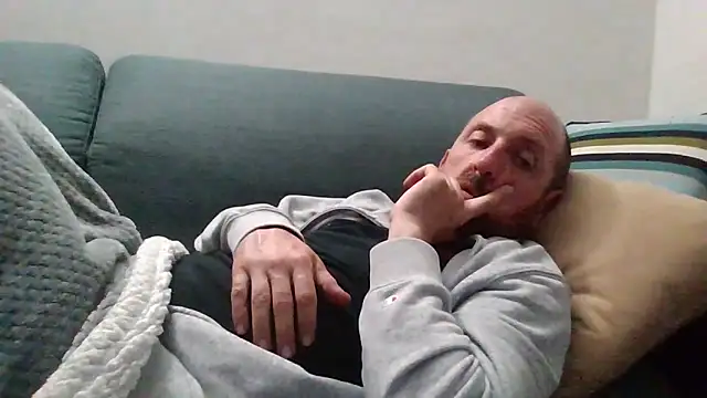 Snapshot of luca_beech88 chatting on 04-28-26, 06:57 luca beech88 online show from 04-28-26, 06:57
