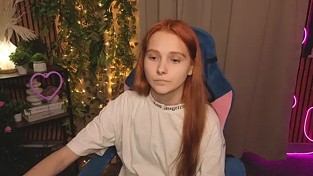 Snapshot of MarthaMack chatting on 11-21-25, 01:32 MarthaMack online show from 11-21-25, 01:32