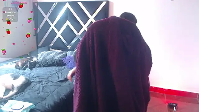 Snapshot of Zooee_01 chatting on 11-29-25, 02:20 Zooee 01 online show from 11-29-25, 02:20