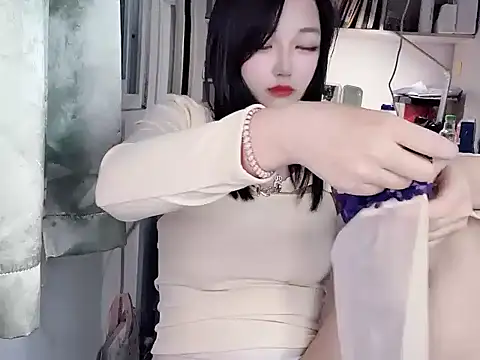 Snapshot of 99EE-yy chatting on 11-14-25, 12:37 99EE-yy online show from 11-14-25, 12:37