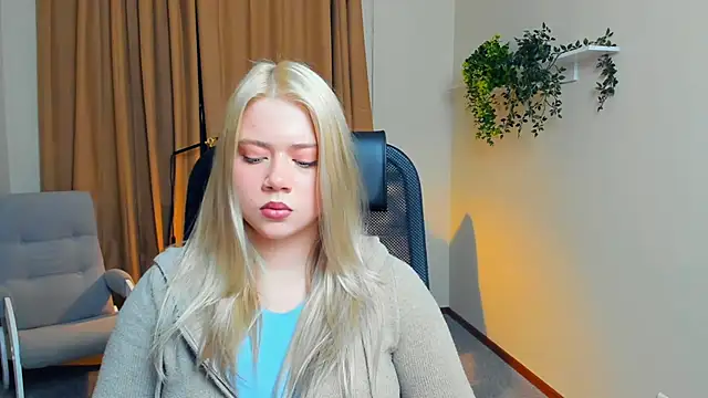 Snapshot of MichelinaRiff chatting on 11-04-25, 01:54 MichelinaRiff online show from 11-04-25, 01:54