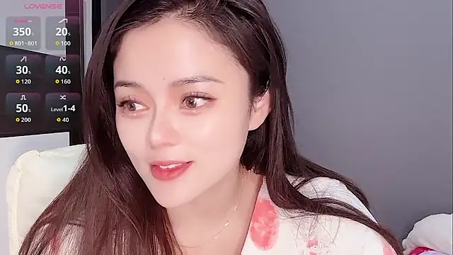 Yesenia- online show from 11-18-25, 02:10