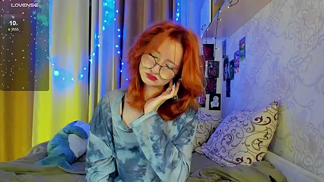 Snapshot of DragonflyLiza chatting on 11-10-25, 12:04 DragonflyLiza online show from 11-10-25, 12:04