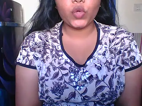 Snapshot of Mathi_cam chatting on 01-13-26, 05:24 Mathi cam online show from 01-13-26, 05:24