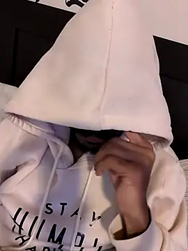 Snapshot of skinnydddue chatting on 11-04-25, 06:34 skinnydddue online show from 11-04-25, 06:34