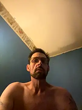 Snapshot of biggdaddyandqueenn chatting on 11-17-25, 12:33 biggdaddyandqueenn online show from 11-17-25, 12:33