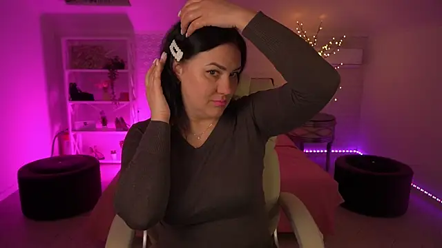 VelvetLuck online show from 04-17-26, 05:43