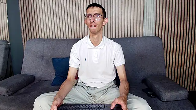 ZyroNight online show from 12-20-25, 03:57