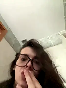 Snapshot of zowi101 chatting on 12-14-25, 09:36 zowi101 online show from 12-14-25, 09:36