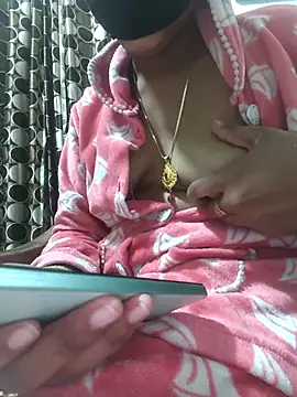 Snapshot of collagesonam chatting on 11-26-25, 11:00 collagesonam online show from 11-26-25, 11:00