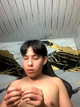 Suarezz10  online show from 11-05-25, 12:27