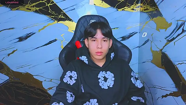 Suarezz10  online show from 11-06-25, 11:44