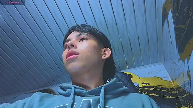 Suarezz10  online show from 11-24-25, 10:04