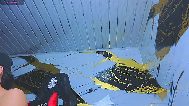 Suarezz10  online show from 11-25-25, 10:37