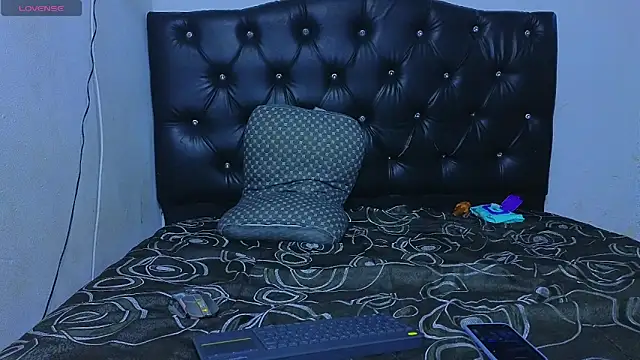 Suarezz10  online show from 12-17-25, 06:52