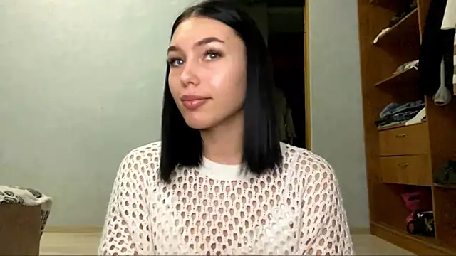 Snapshot of LonnaStehlik chatting on 11-06-25, 07:04 LonnaStehlik online show from 11-06-25, 07:04