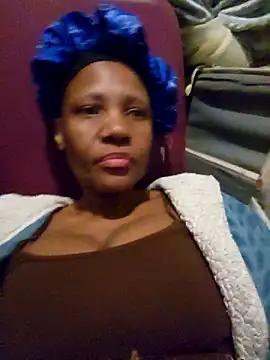 Snapshot of Mommy_Sienna chatting on 04-27-26, 04:49 Mommy Sienna online show from 04-27-26, 04:49