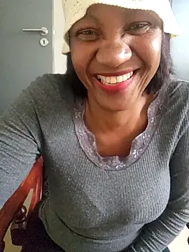 Snapshot of Mommy_Sienna chatting on 04-29-26, 02:43 Mommy Sienna online show from 04-29-26, 02:43