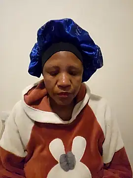 Snapshot of Mommy_Sienna chatting on 05-05-26, 06:05 Mommy Sienna online show from 05-05-26, 06:05