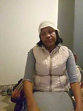 Snapshot of Mommy_Sienna chatting on 05-12-26, 04:15 Mommy Sienna online show from 05-12-26, 04:15