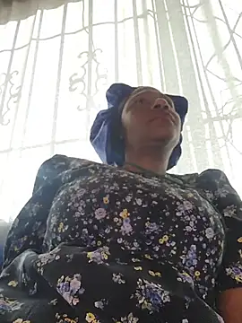 Snapshot of Mommy_Sienna chatting on 05-14-26, 01:40 Mommy Sienna online show from 05-14-26, 01:40