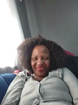 Snapshot of Mommy_Sienna chatting on 05-25-26, 09:15 Mommy Sienna online show from 05-25-26, 09:15