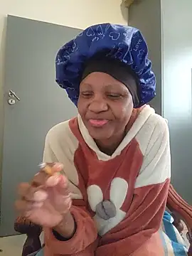 Snapshot of Mommy_Sienna chatting on 06-01-26, 06:15 Mommy Sienna online show from 06-01-26, 06:15