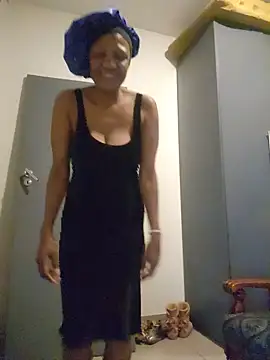 Snapshot of Mommy_Sienna chatting on 06-02-26, 05:48 Mommy Sienna online show from 06-02-26, 05:48