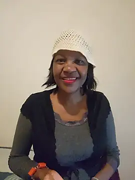 Snapshot of Mommy_Sienna chatting on 06-06-26, 04:33 Mommy Sienna online show from 06-06-26, 04:33
