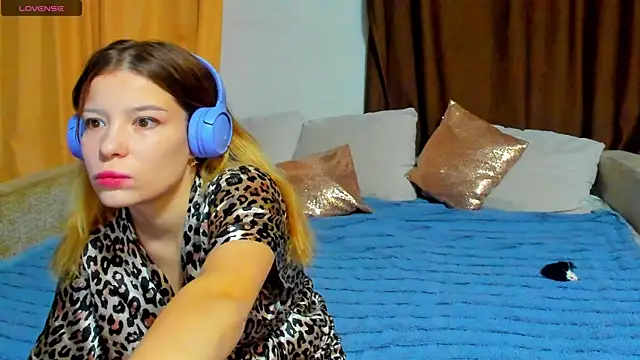 Eva purrr  online show from 11-27-25, 01:18